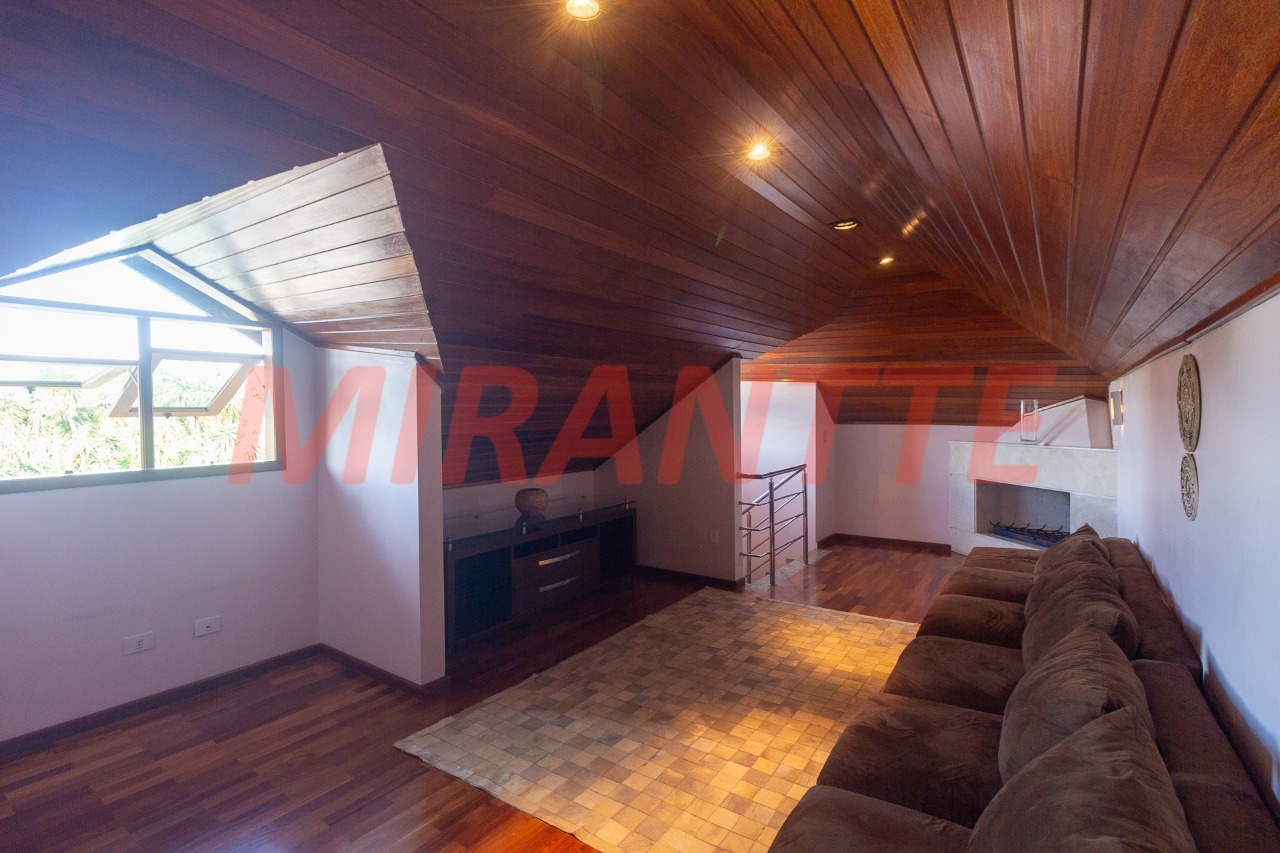 Sobrado de 250m² com 4 quartos em Horto Florestal