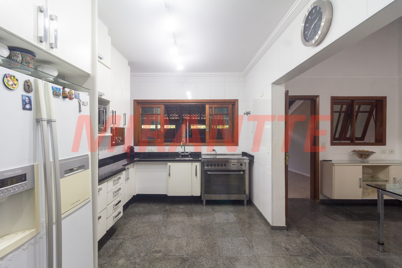 Sobrado de 250m² com 4 quartos em Horto Florestal