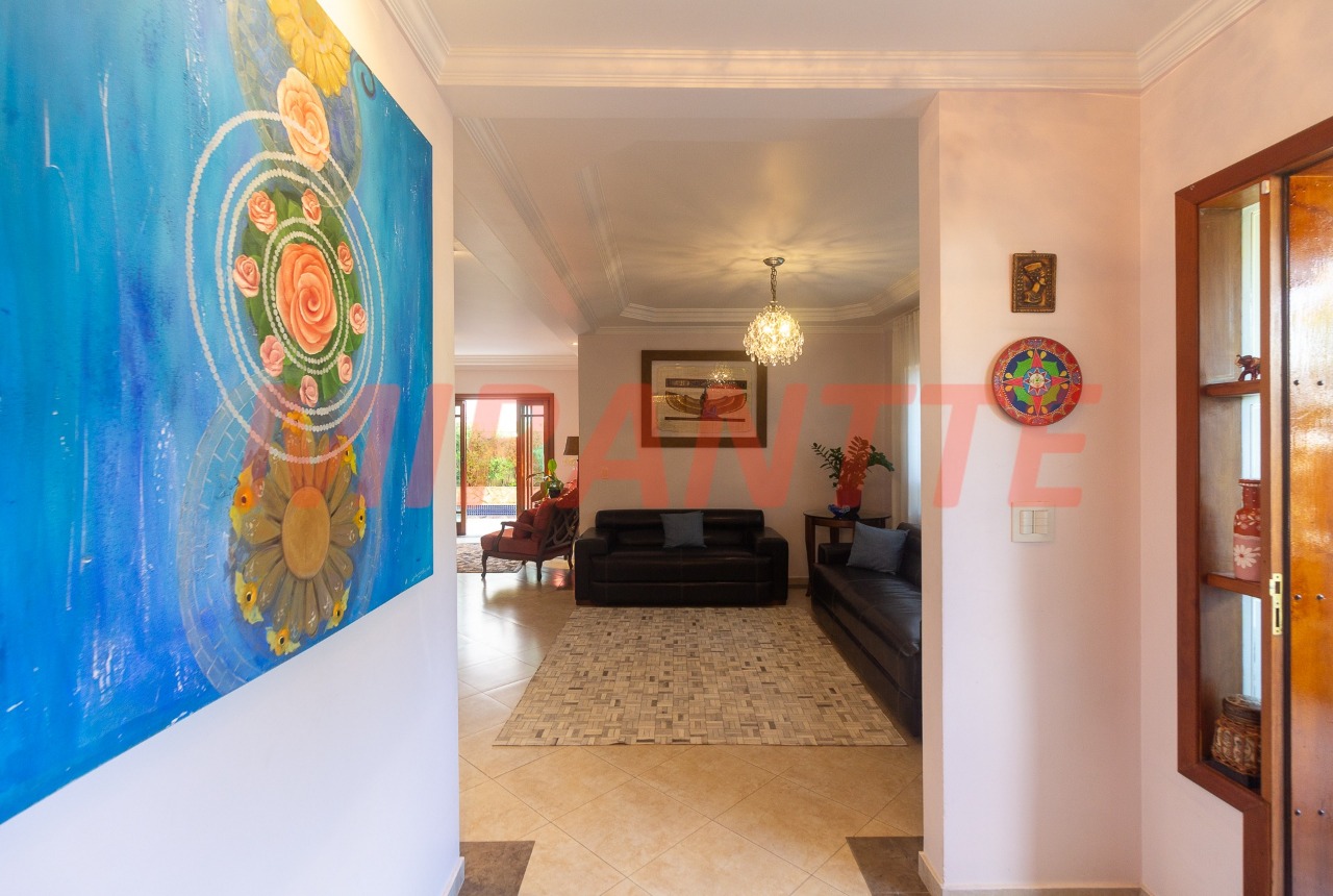 Sobrado de 250m² com 4 quartos em Horto Florestal