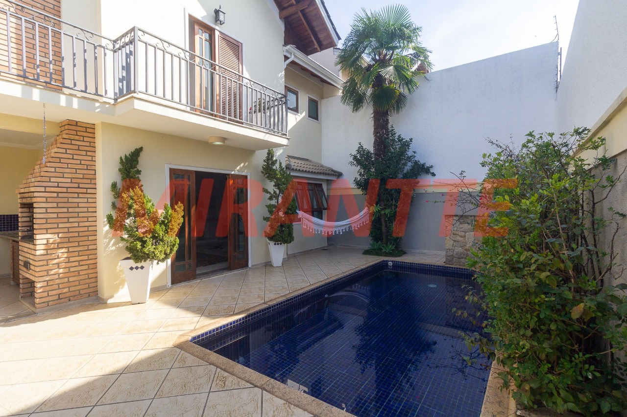 Sobrado de 250m² com 4 quartos em Horto Florestal