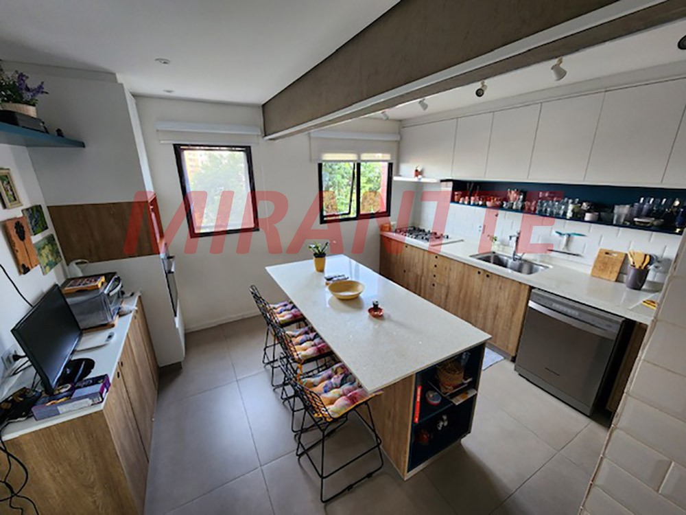 Apartamento de 147m² com 4 quartos em Água Fria