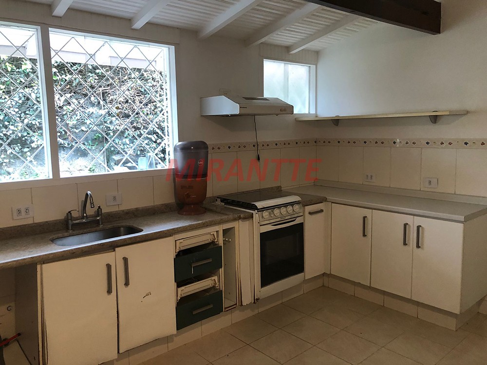 Sobrado de 220m² com 3 quartos em Tremembe