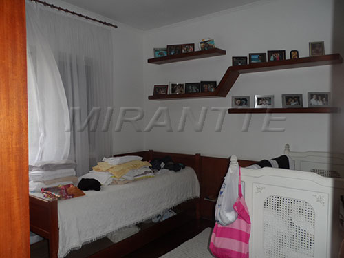 Sobrado de 195m² com 4 quartos em Tremembe