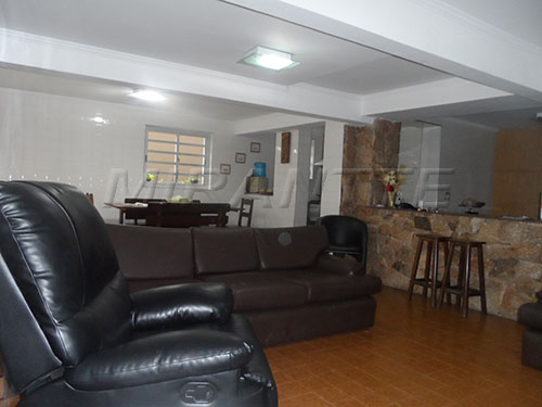 Sobrado de 195m² com 4 quartos em Tremembe