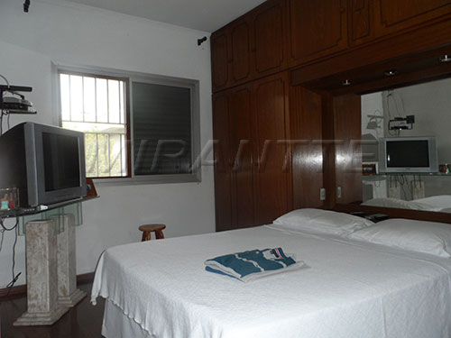Sobrado de 195m² com 4 quartos em Tremembe