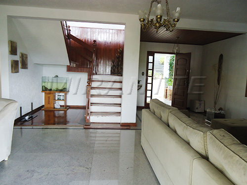 Sobrado de 351m² com 8 quartos em Mandaqui