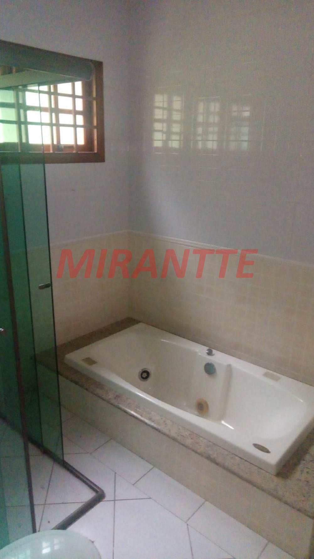 Sobrado de 365m² com 4 quartos em Serra Da Cantareira