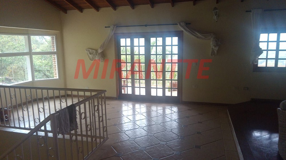 Sobrado de 365m² com 4 quartos em Serra Da Cantareira