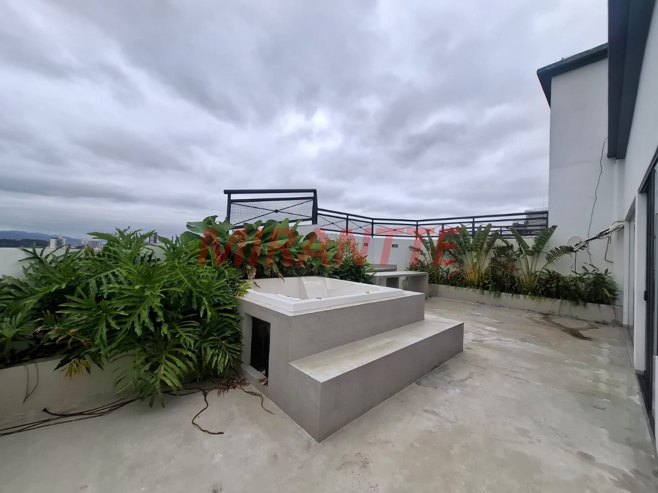 Cobertura de 257m² com 4 quartos em Água Fria