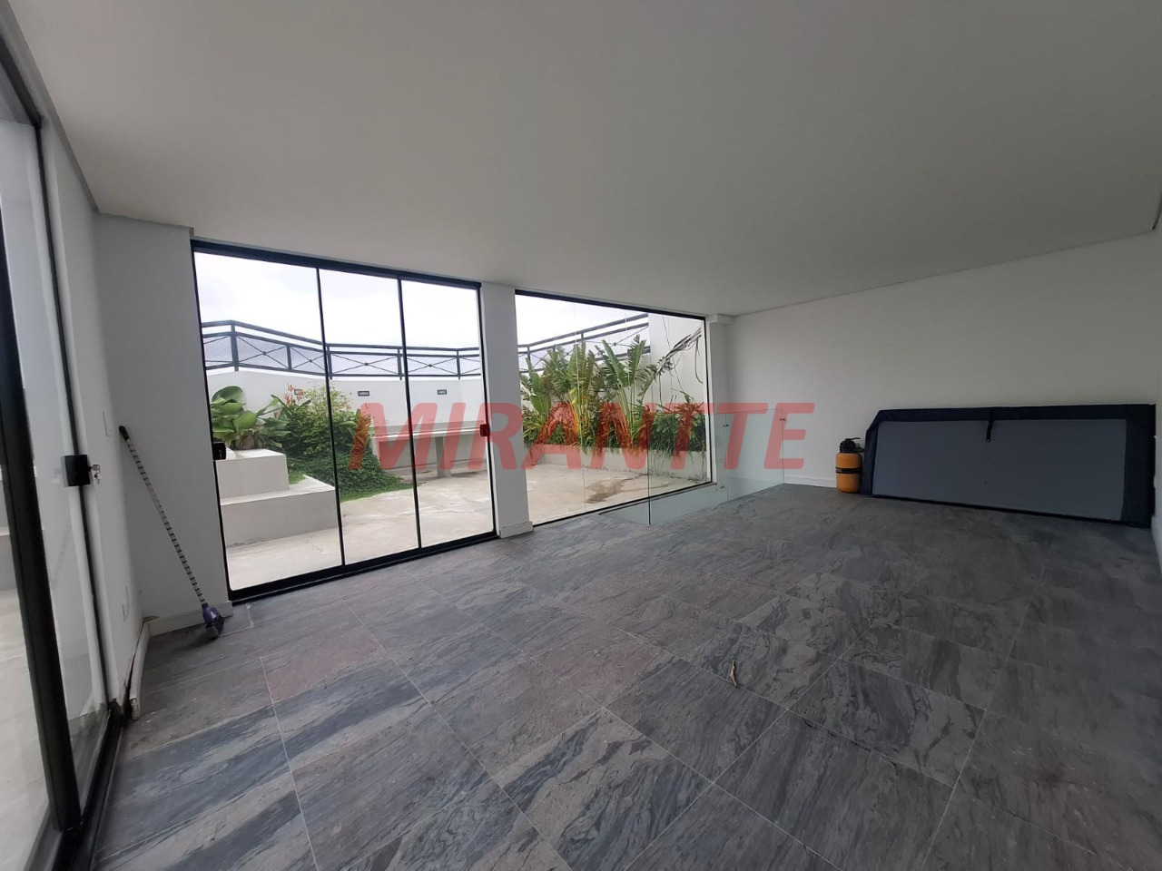 Cobertura de 257m² com 4 quartos em Água Fria