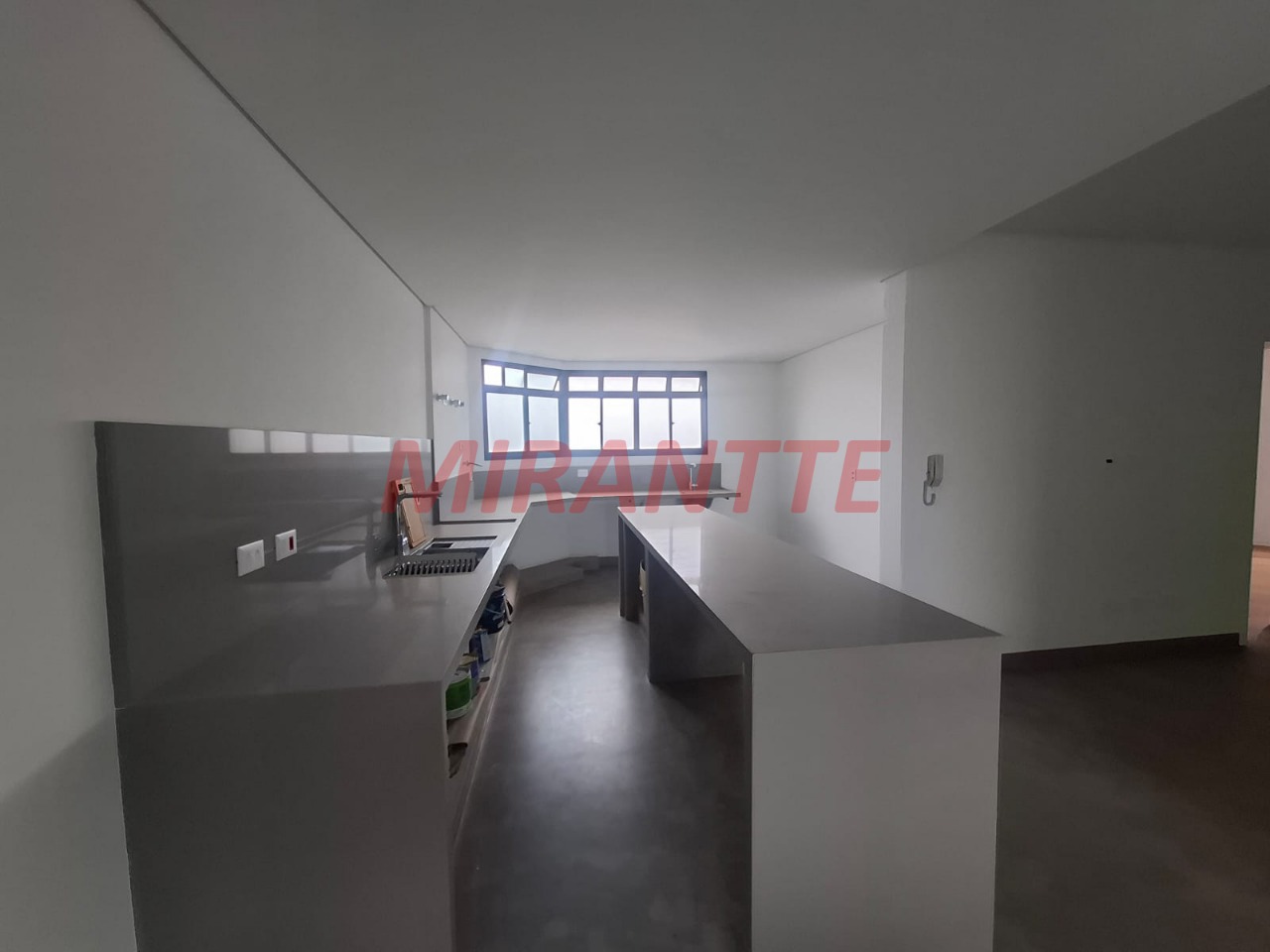 Cobertura de 257m² com 4 quartos em Água Fria