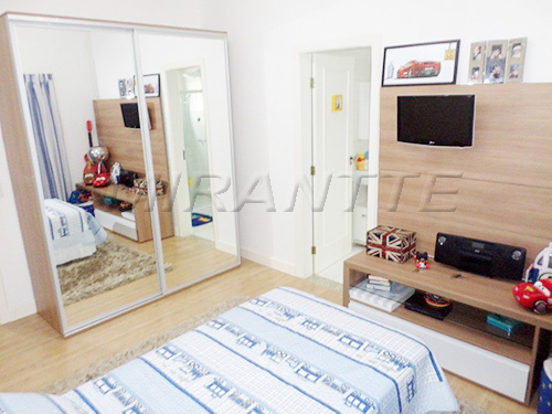 Casa terrea com 3 quartos em Jardim Eugênia