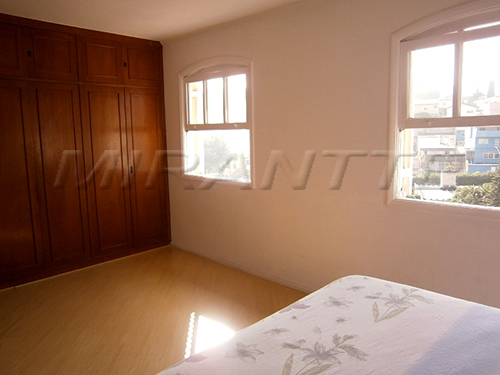 Sobrado de 210m² com 3 quartos em Jardim França