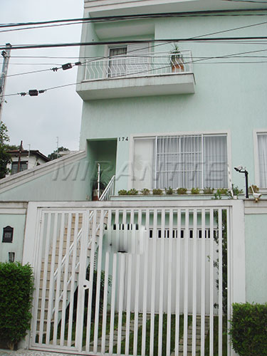 Sobrado de 255m² com 4 quartos em Tremembe