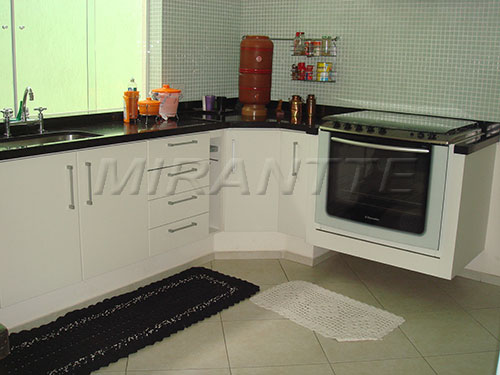 Sobrado de 255m² com 4 quartos em Tremembe