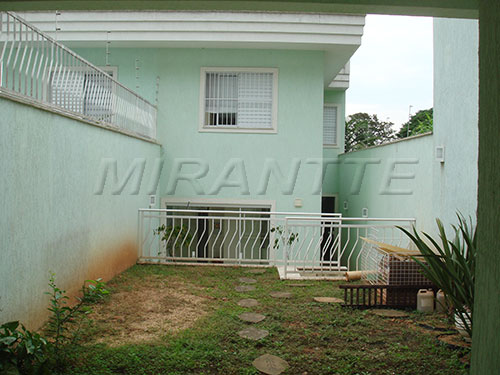 Sobrado de 255m² com 4 quartos em Tremembe