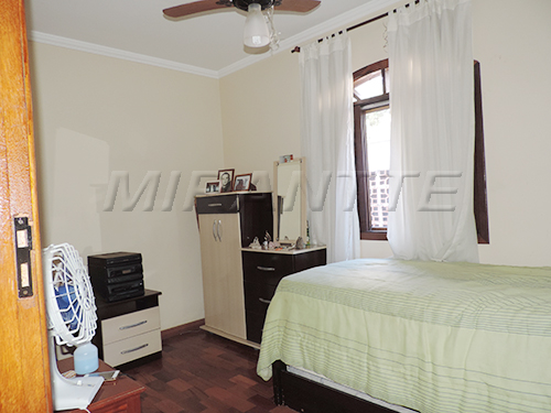Sobrado de 220m² com 4 quartos em Santana