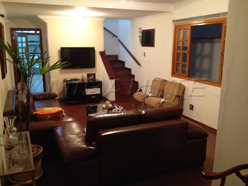 Sobrado de 180m² com 3 quartos em Água Fria