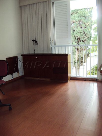 Sobrado de 556m² com 4 quartos em Jardim São Bento