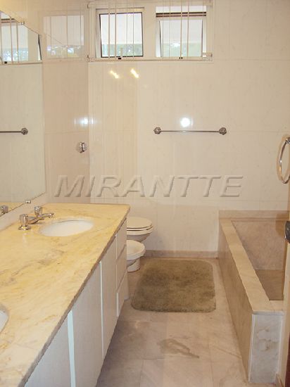 Sobrado de 556m² com 4 quartos em Jardim São Bento