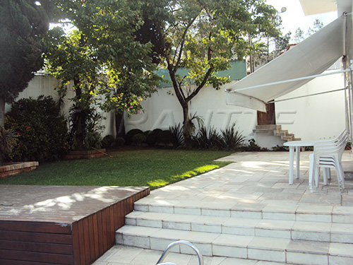 Sobrado de 556m² com 4 quartos em Jardim São Bento