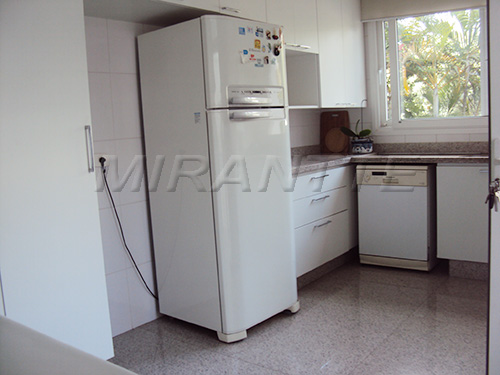 Sobrado de 556m² com 4 quartos em Jardim São Bento