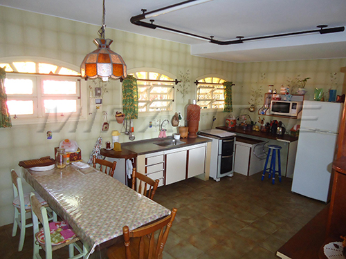 Cond. fechado de 200m² com 4 quartos em VILA MACHADO