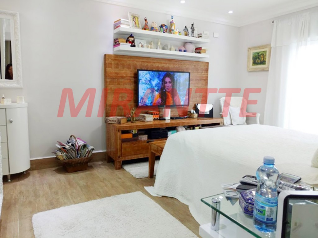 Sobrado de 229m² com 3 quartos em Santana