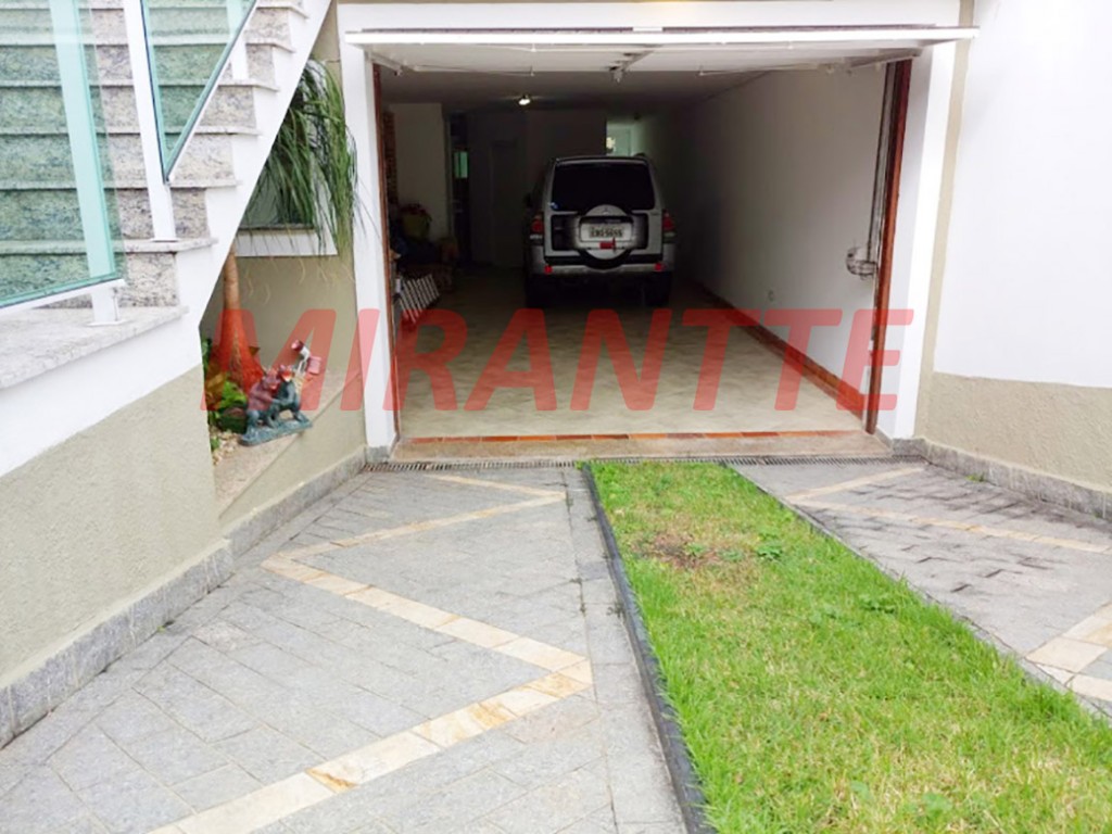 Sobrado de 229m² com 3 quartos em Santana