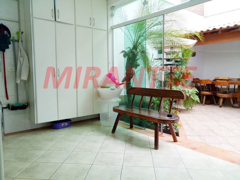 Sobrado de 229m² com 3 quartos em Santana