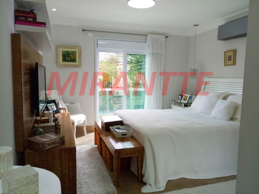 Sobrado de 229m² com 3 quartos em Santana