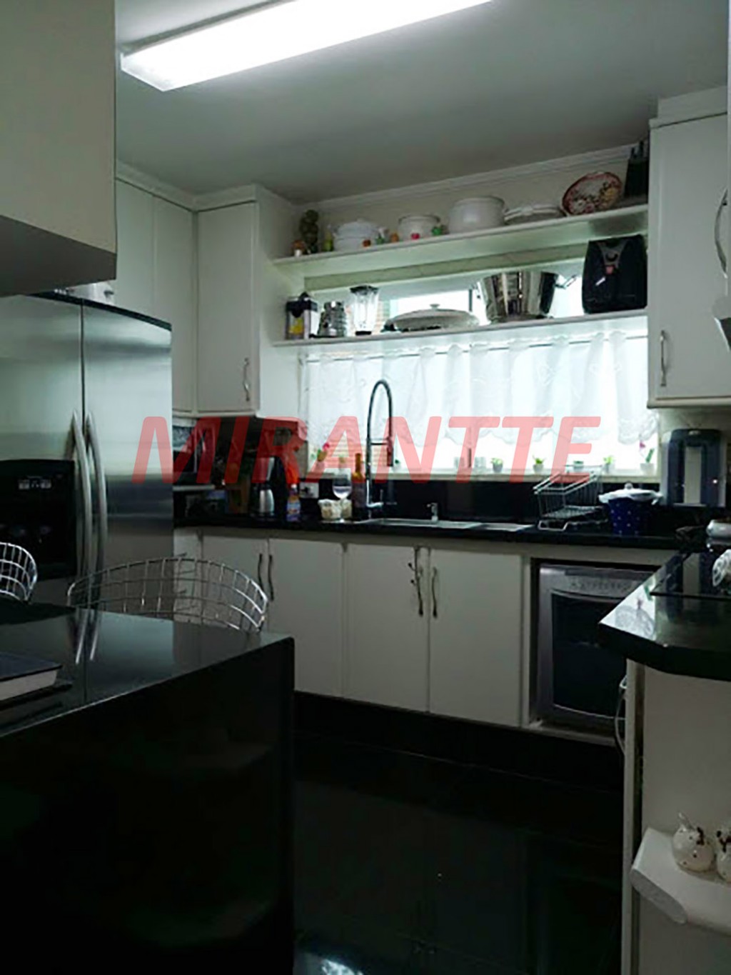 Sobrado de 229m² com 3 quartos em Santana