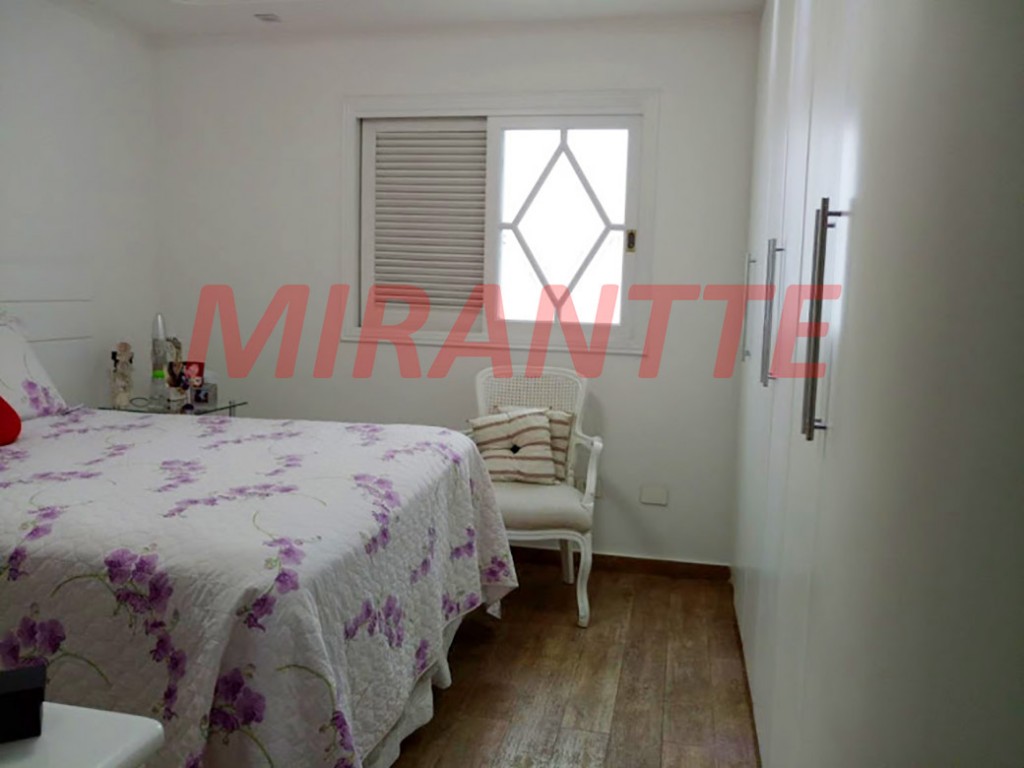 Sobrado de 229m² com 3 quartos em Santana