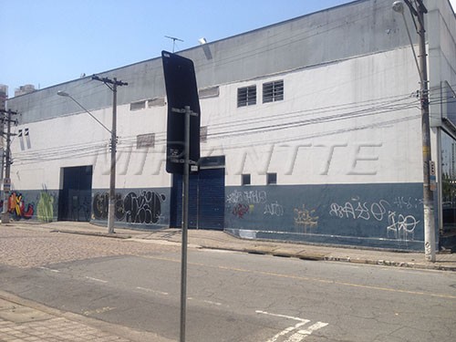 Comercial de 2650m² em Santana