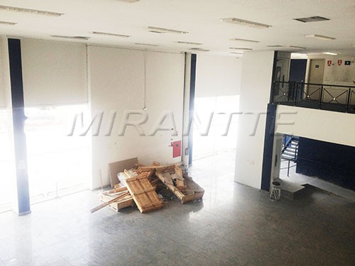 Comercial de 2650m² em Santana