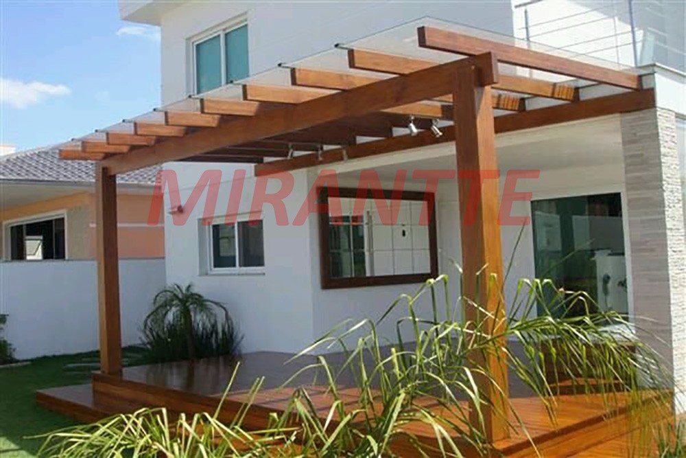Sobrado de 300m² com 4 quartos em Santa Teresinha