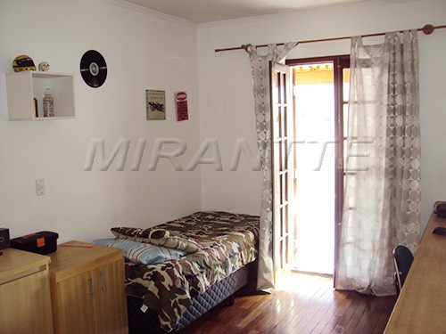 Sobrado de 300m² com 4 quartos em Santa Teresinha