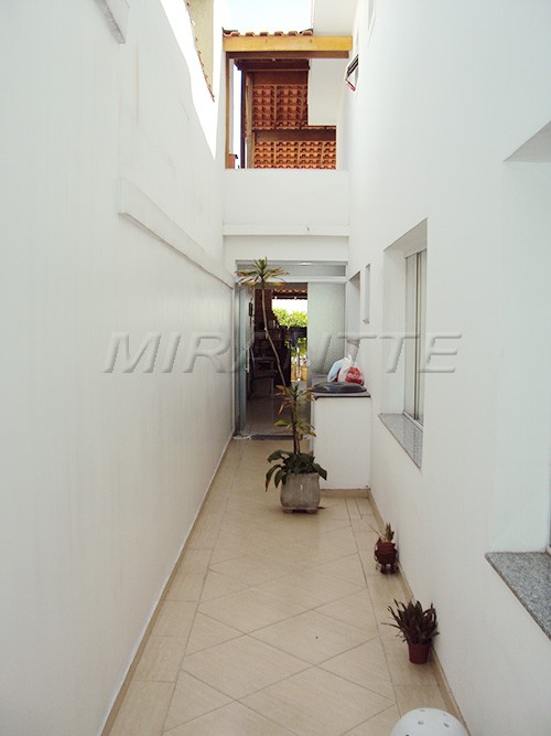 Sobrado de 300m² com 4 quartos em Santa Teresinha