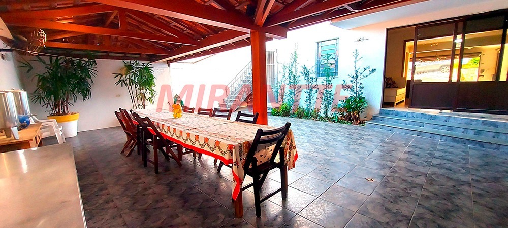 Sobrado de 318m² com 4 quartos em Tremembe
