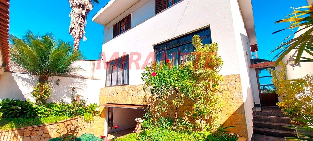 Sobrado de 318m² com 4 quartos em Tremembe