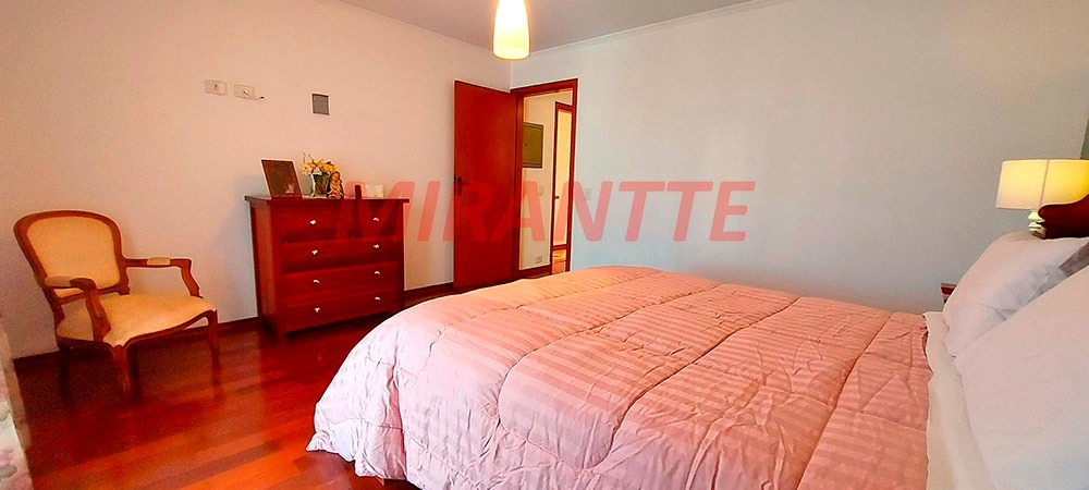 Sobrado de 318m² com 4 quartos em Tremembe
