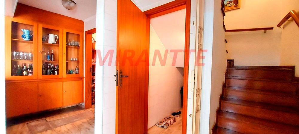 Sobrado de 318m² com 4 quartos em Tremembe