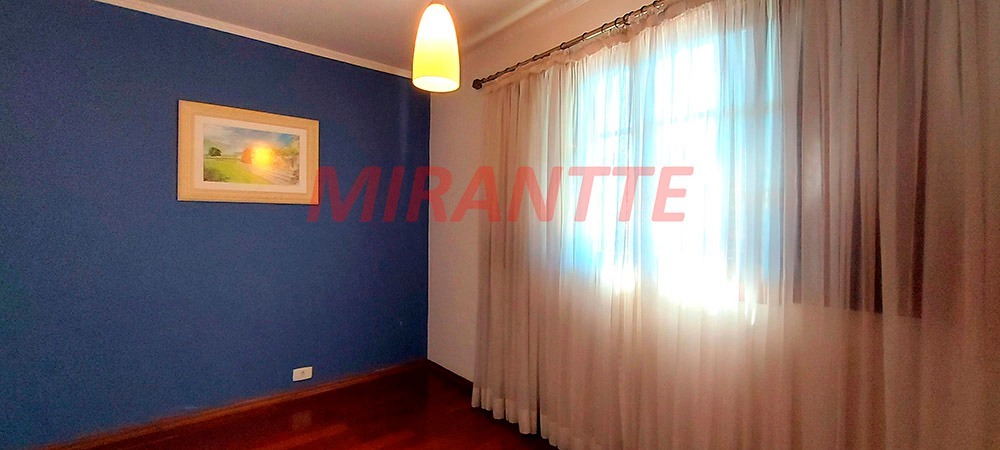 Sobrado de 318m² com 4 quartos em Tremembe