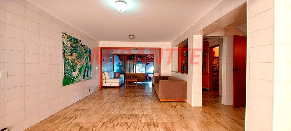 Sobrado de 318m² com 4 quartos em Tremembe