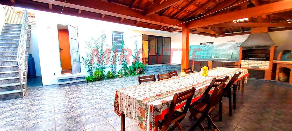 Sobrado de 318m² com 4 quartos em Tremembe
