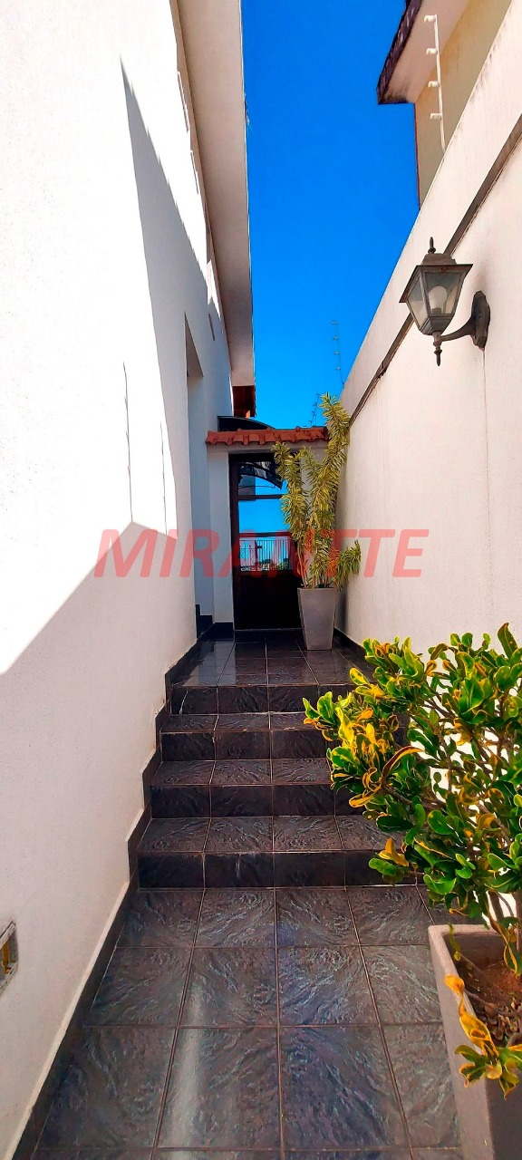 Sobrado de 318m² com 4 quartos em Tremembe