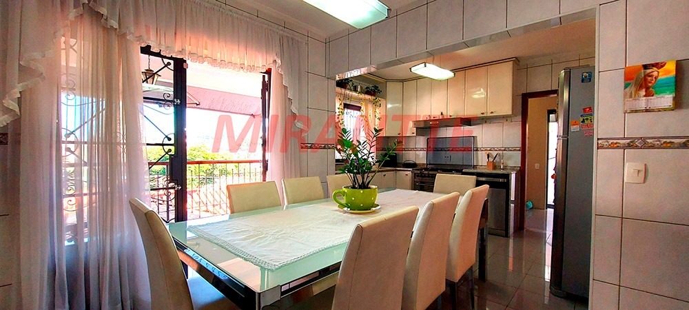 Sobrado de 318m² com 4 quartos em Tremembe