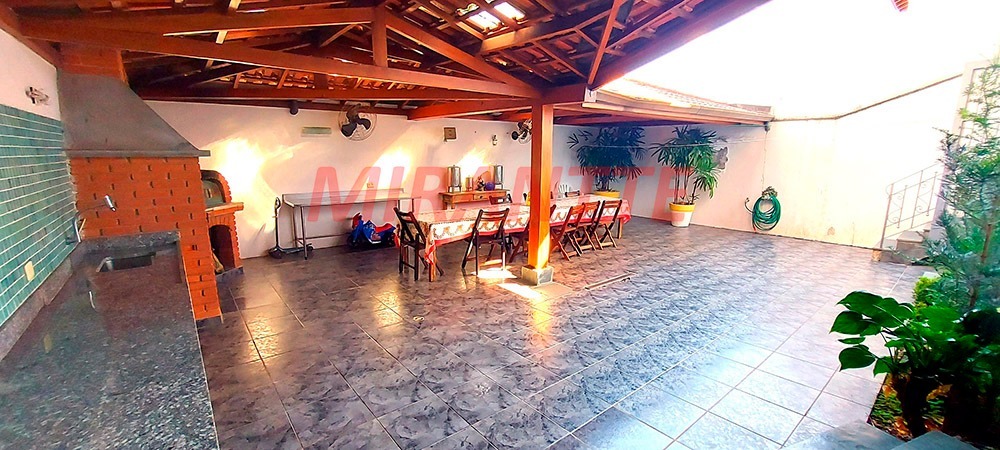 Sobrado de 318m² com 4 quartos em Tremembe