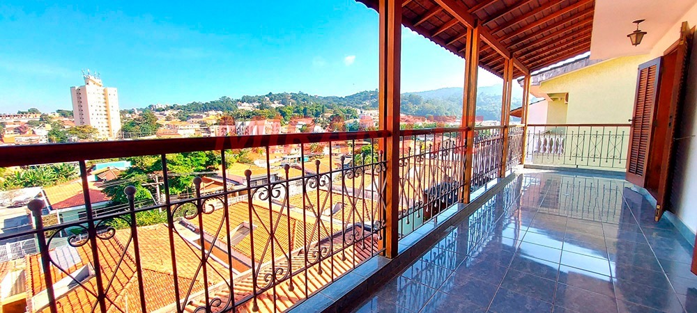 Sobrado de 318m² com 4 quartos em Tremembe