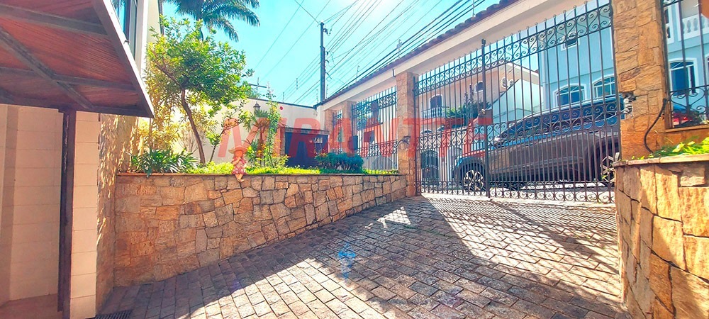 Sobrado de 318m² com 4 quartos em Tremembe